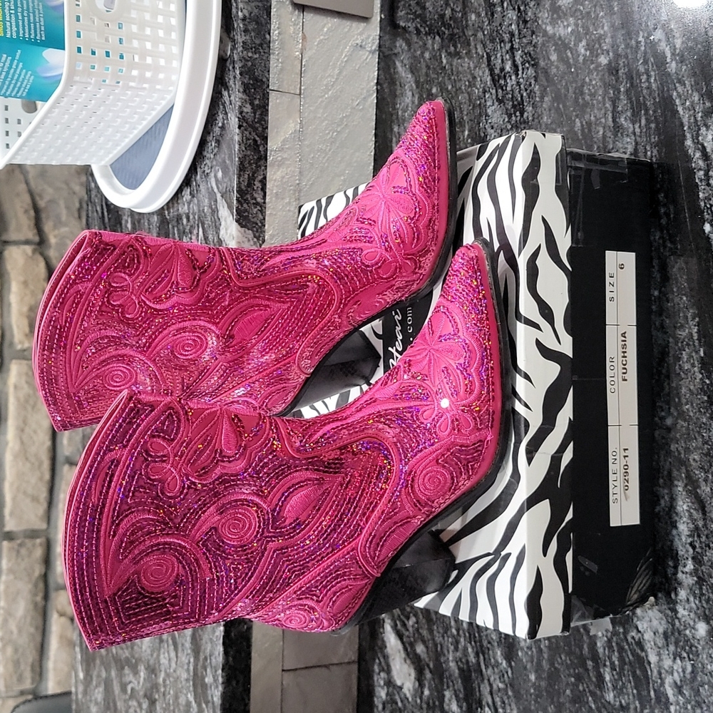 Pink (fusha) sequin boots. Helen's heart. Worn to prom 1 time. Size 6
